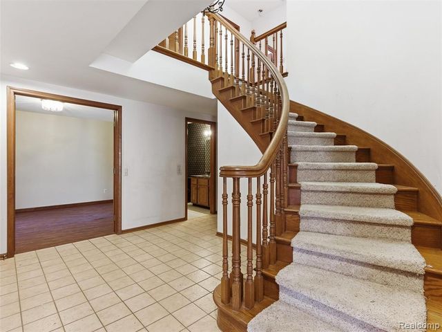 6400 Bridle Lane, Highland, MI 48356