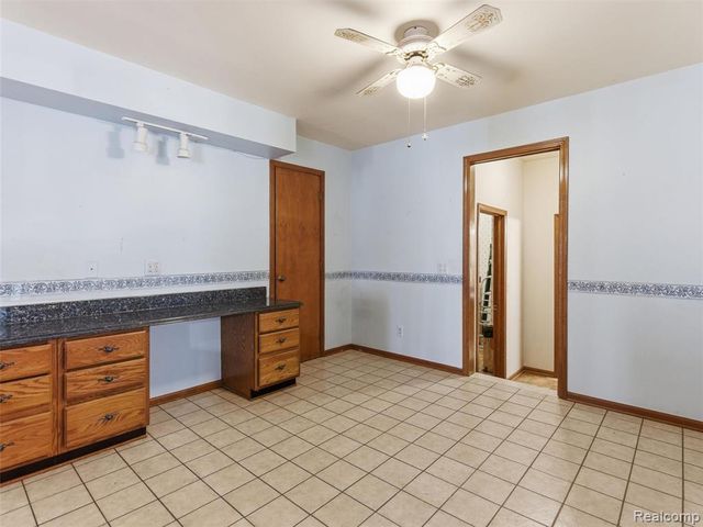 6400 Bridle Lane, Highland, MI 48356