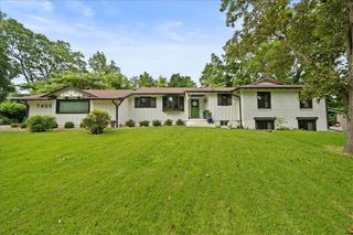 7405 E Gregory Boulevard, Kansas City, MO 64133