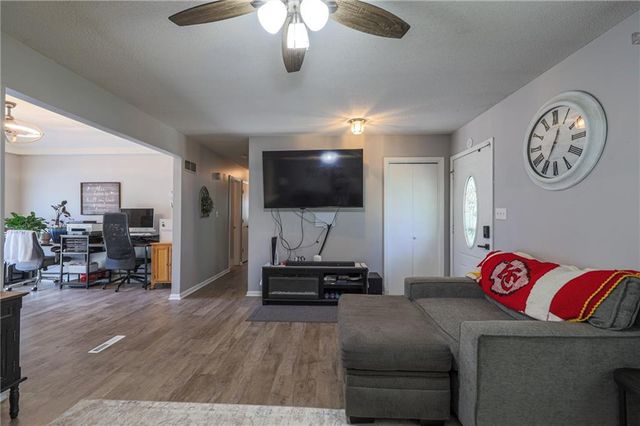 403 Ridgeway Drive, Greenwood, MO 64034