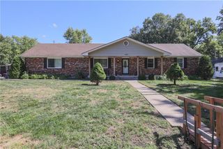 403 Ridgeway Drive, Greenwood, MO 64034