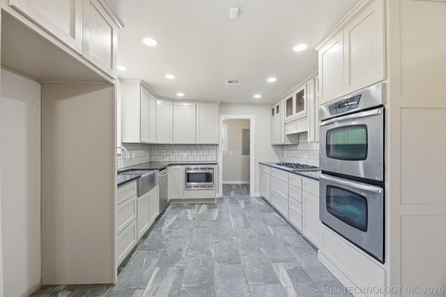 725 N 260 Road, Mounds, OK 74047