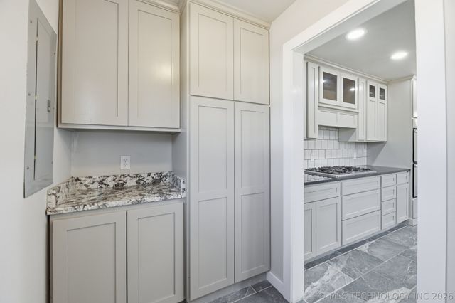 725 N 260 Road, Mounds, OK 74047