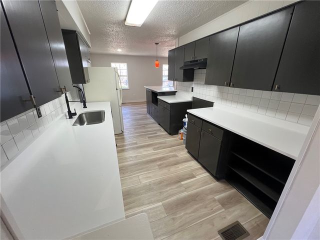 2 Lancaster Drive, Bella Vista, AR 72715