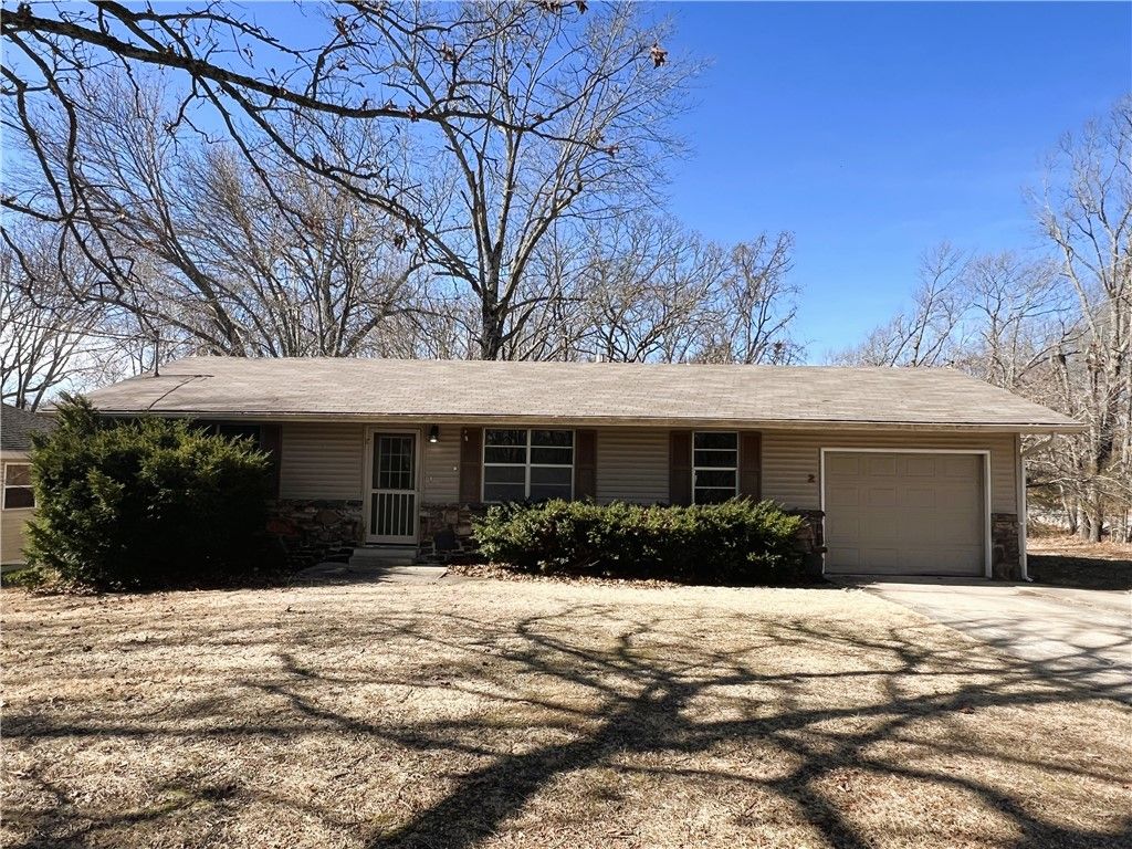 2 Lancaster Drive, Bella Vista, AR 72715