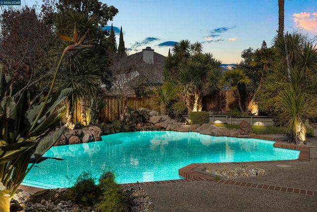 551 Blackhawk Club Dr, Danville, CA 94506