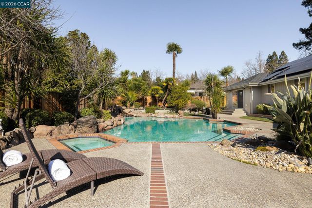 551 Blackhawk Club Dr, Danville, CA 94506