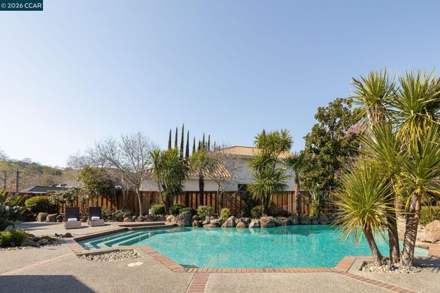 551 Blackhawk Club Dr, Danville, CA 94506