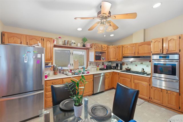 29 Hoover Place, Stony Point, NY 10980