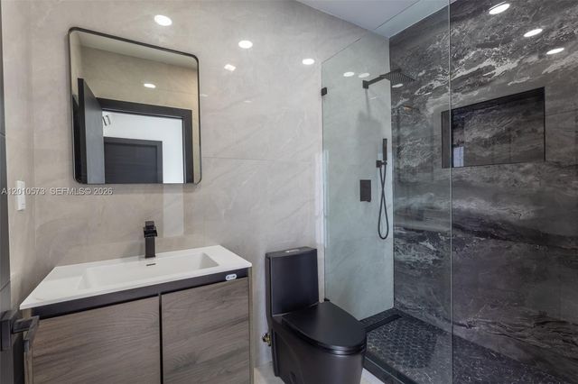 571 NW 152nd St Back, Miami, FL 33169