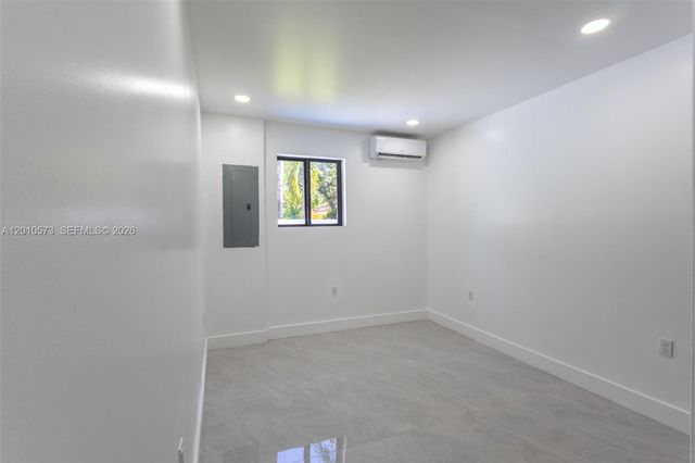 571 NW 152nd St Back, Miami, FL 33169