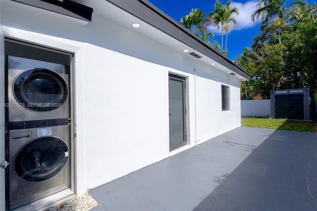 571 NW 152nd St Back, Miami, FL 33169