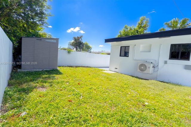 571 NW 152nd St Back, Miami, FL 33169
