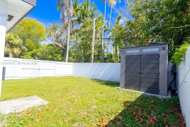 571 NW 152nd St Back, Miami, FL 33169