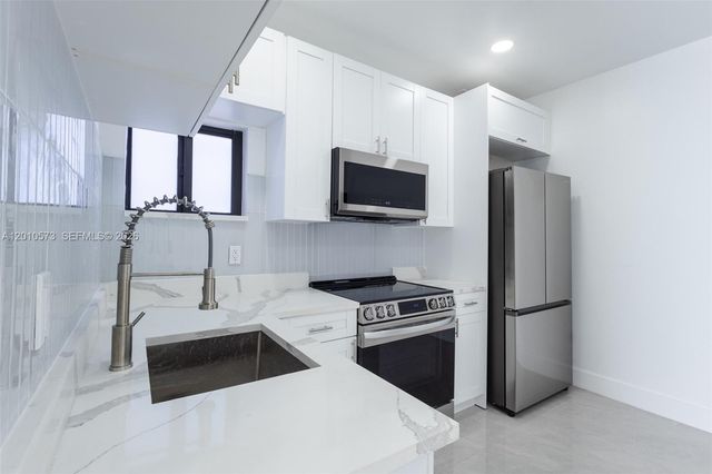 571 NW 152nd St Back, Miami, FL 33169