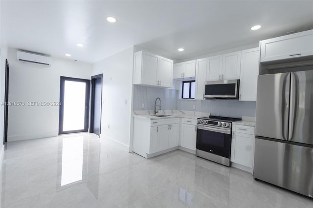571 NW 152nd St Back, Miami, FL 33169