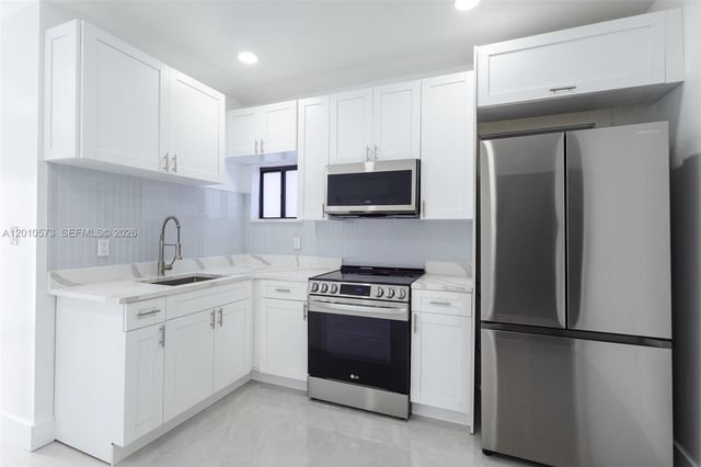 571 NW 152nd St Back, Miami, FL 33169