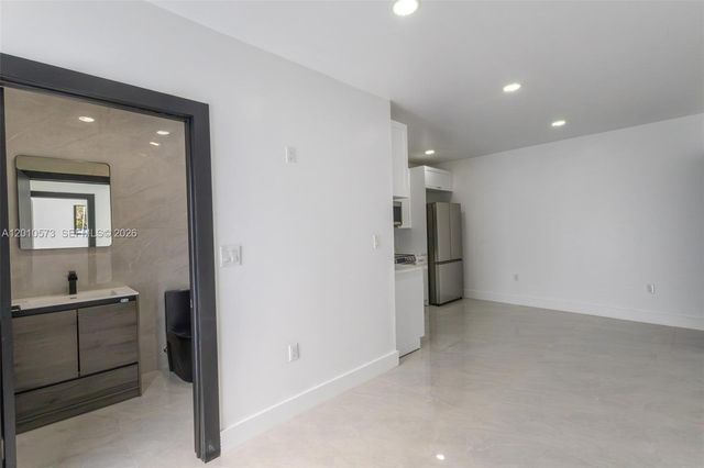 571 NW 152nd St Back, Miami, FL 33169