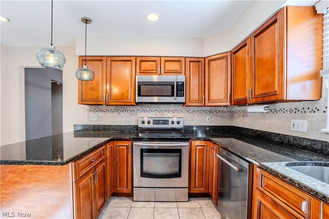 10027 Peachtree Drive, Strongsville, OH 44149