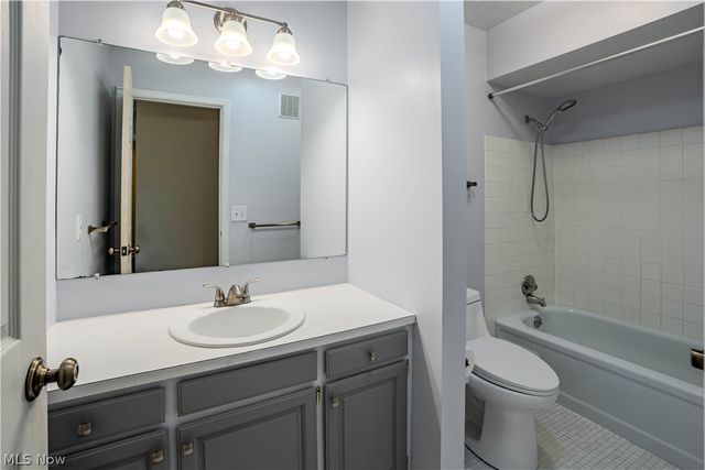 10027 Peachtree Drive, Strongsville, OH 44149