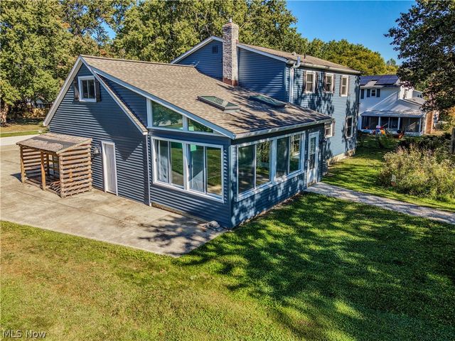 10027 Peachtree Drive, Strongsville, OH 44149