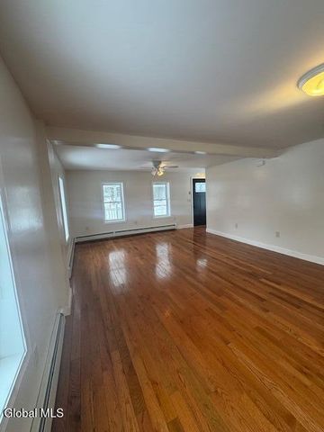 11 N Park Street, Cambridge, NY 12816