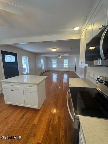 11 N Park Street, Cambridge, NY 12816