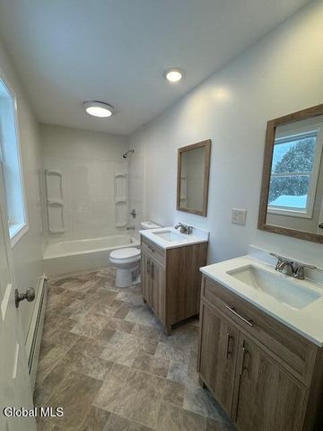 11 N Park Street, Cambridge, NY 12816