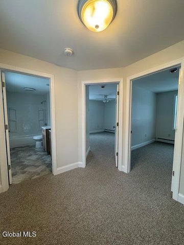 11 N Park Street, Cambridge, NY 12816