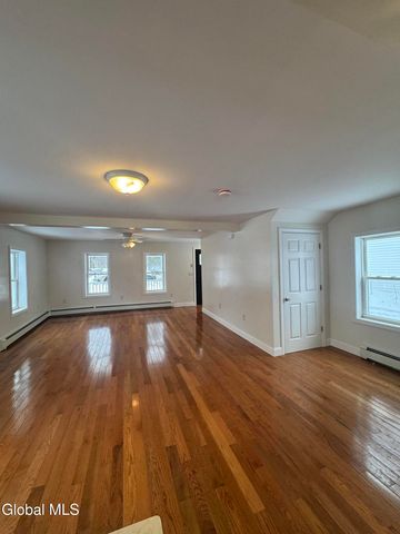 11 N Park Street, Cambridge, NY 12816