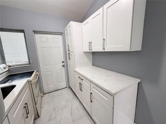 836 NW 12th Ter 2, Fort Lauderdale, FL 33311