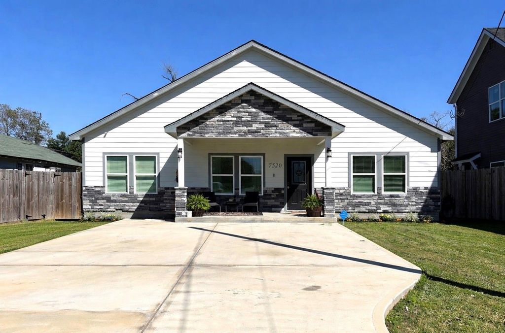 7520 Carver Road, Houston, TX 77088
