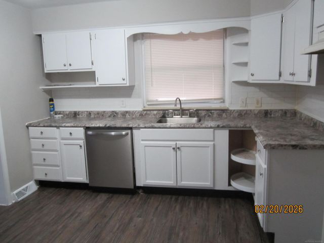 26700 Hopkins Street, Inkster, MI 48141