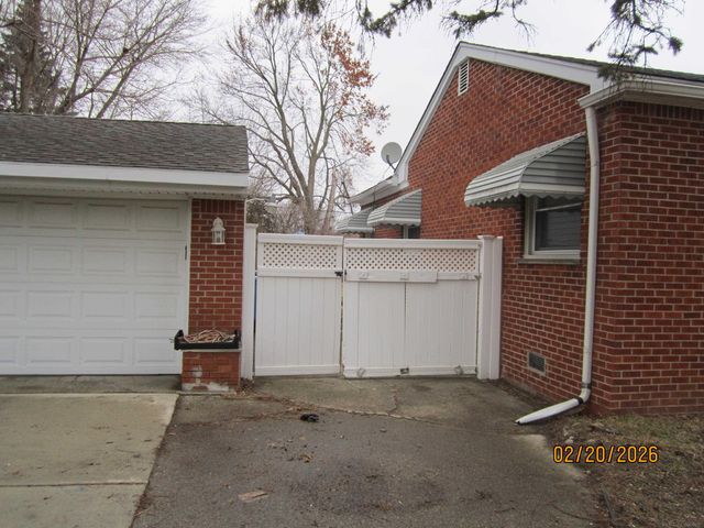 26700 Hopkins Street, Inkster, MI 48141