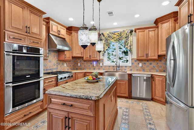 93 Lamb Lane, Manalapan, NJ 07726
