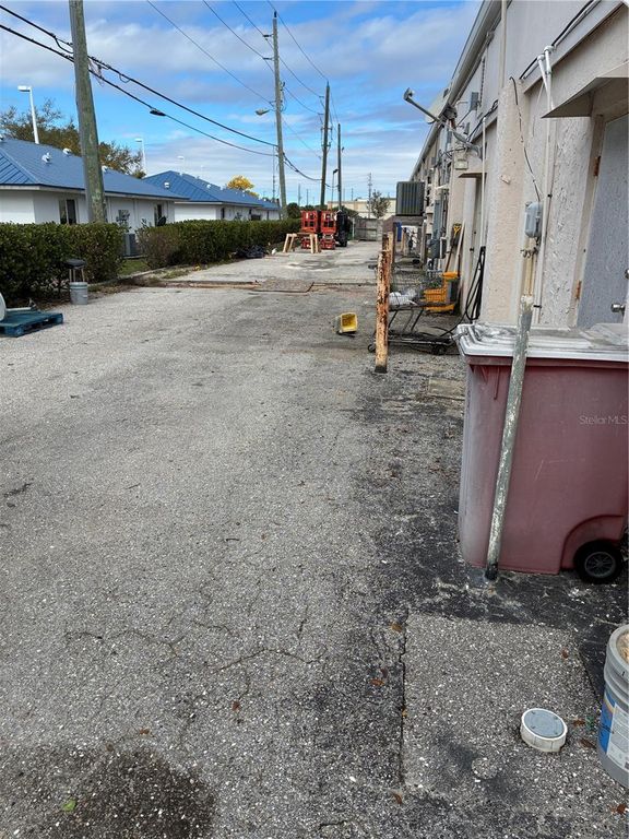 Image 15 of property listing at 2395 TAMIAMI TRAIL 201, Port Charlotte, FL 33952