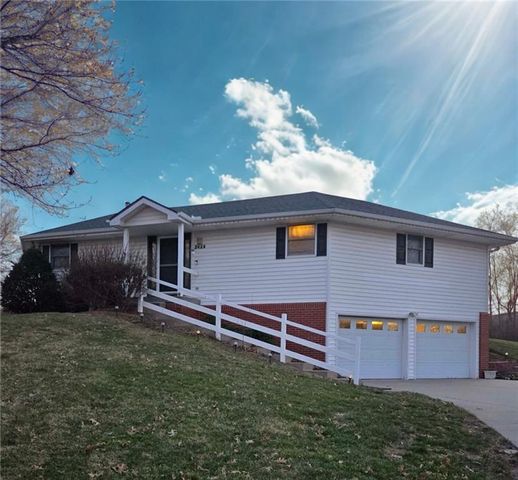 2428 Little Blue Court, Liberty, MO 64068