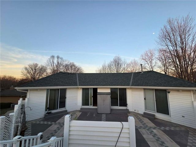 2428 Little Blue Court, Liberty, MO 64068