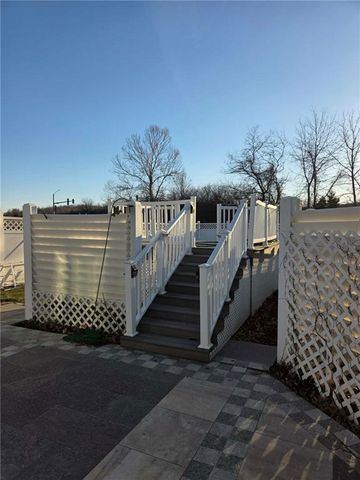 2428 Little Blue Court, Liberty, MO 64068