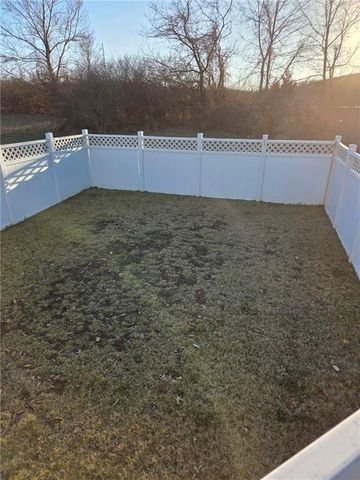 2428 Little Blue Court, Liberty, MO 64068