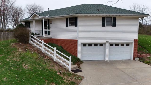 2428 Little Blue Court, Liberty, MO 64068