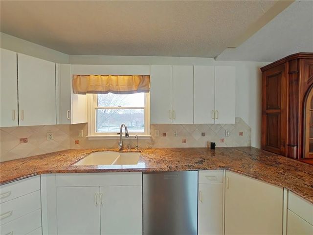 2428 Little Blue Court, Liberty, MO 64068