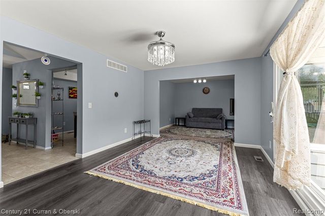 45561 Edgewood Court, Canton, MI 48187