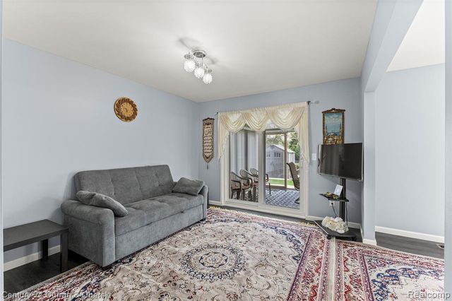 45561 Edgewood Court, Canton, MI 48187