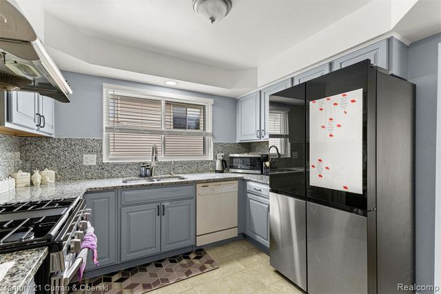 45561 Edgewood Court, Canton, MI 48187