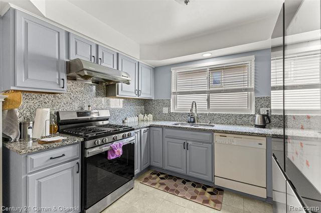 45561 Edgewood Court, Canton, MI 48187