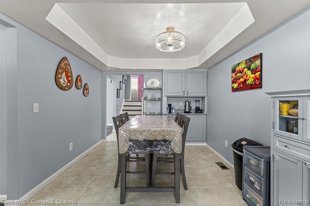 45561 Edgewood Court, Canton, MI 48187