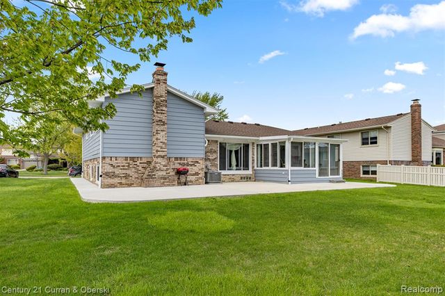 45561 Edgewood Court, Canton, MI 48187