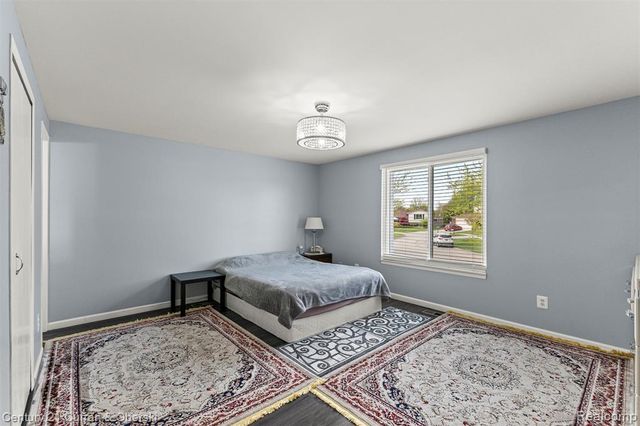 45561 Edgewood Court, Canton, MI 48187