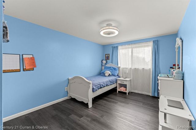 45561 Edgewood Court, Canton, MI 48187